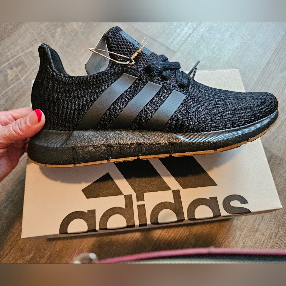 Adidas Swift Run 1.0 Mens 7.5 Sneaker